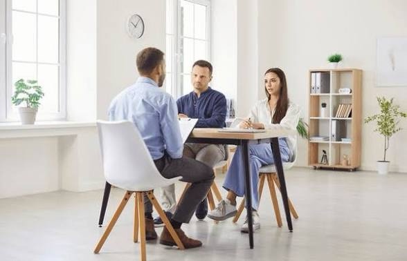 Divorce consultation and settlement discussion